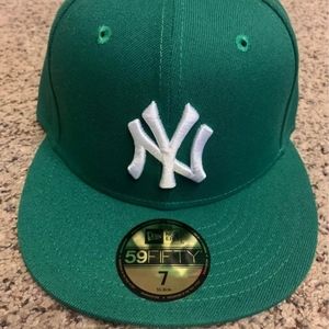 NEW YORK YANKEES HAT SIZE 7